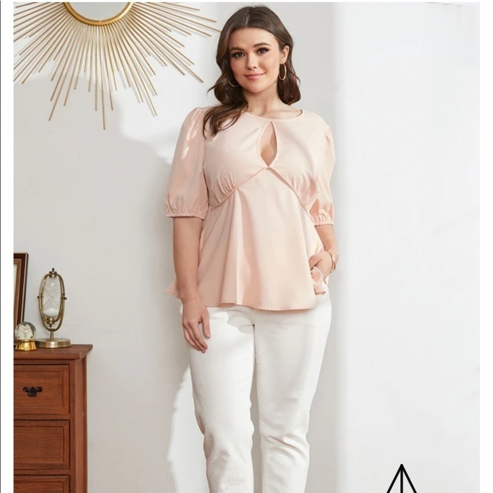 NWT keyhole blouse Supercute! 🌹🌸🪻